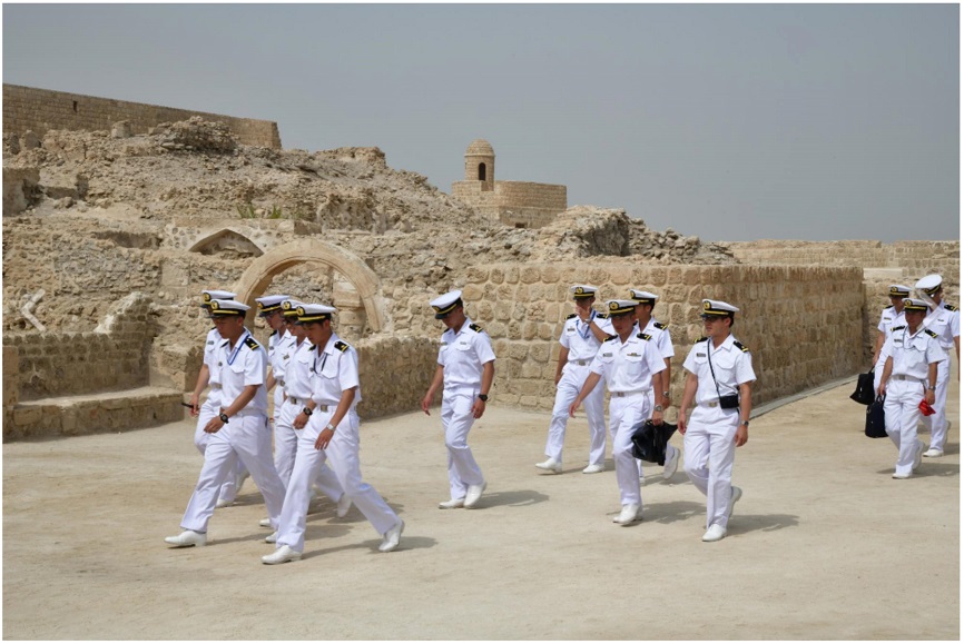 ミナサルマン（バーレーン）入港_s