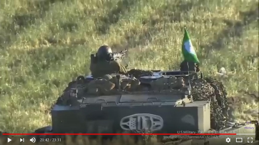 戦車、草むらへ掃射_s